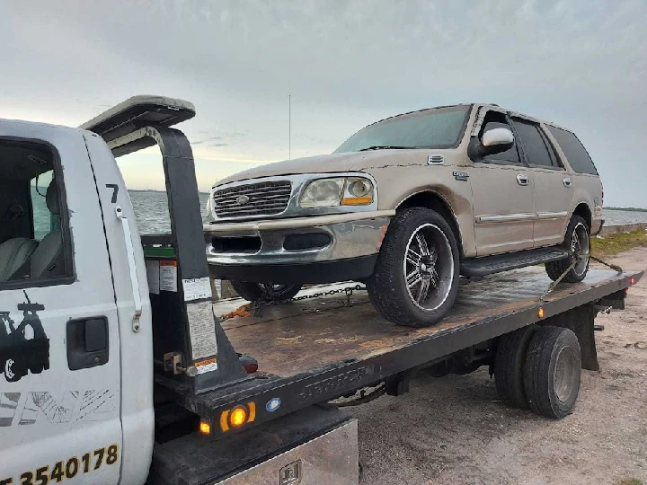 towing service junk suv flatbed truck